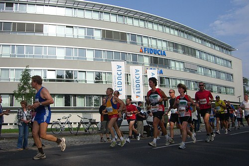 Baden-Marathon 2006 - beim Hauptsponsor vorbei ...