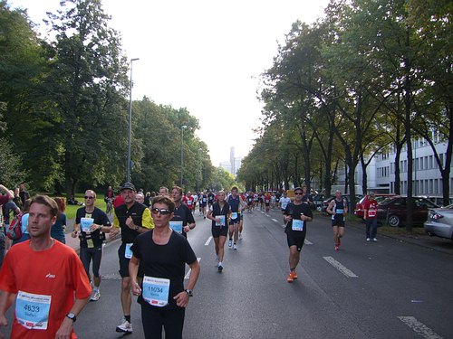 Ewig lange Straßen beim Köln Marathon