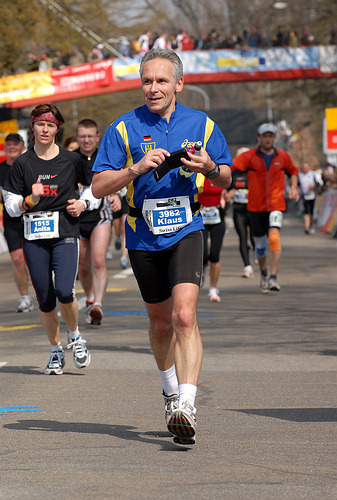 Klaus Eppele kurz vor dem Ziel  beim 5. Zürich Marathon