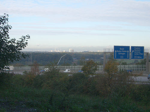 Blick auf die A8 und auf Karlsruhe